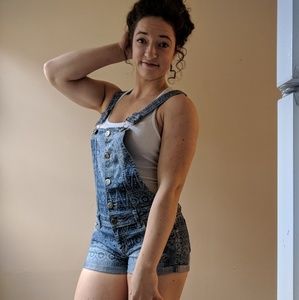 Trendy patterned overall shorts
